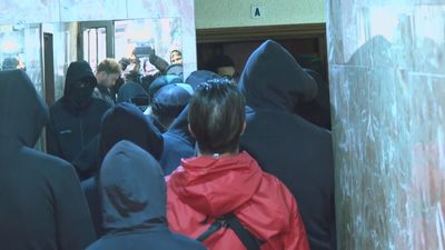 Los vecinos de Getafe se echan a la calle para apoyar a Arsenio, el anciano de 84 años al que su inquilino le debe 7.000 euros