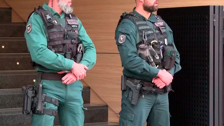 Detenido un ex alto cargo vinculado a Teresa Ribera por presunto amaño de permisos ambientales a favor de Forestalia