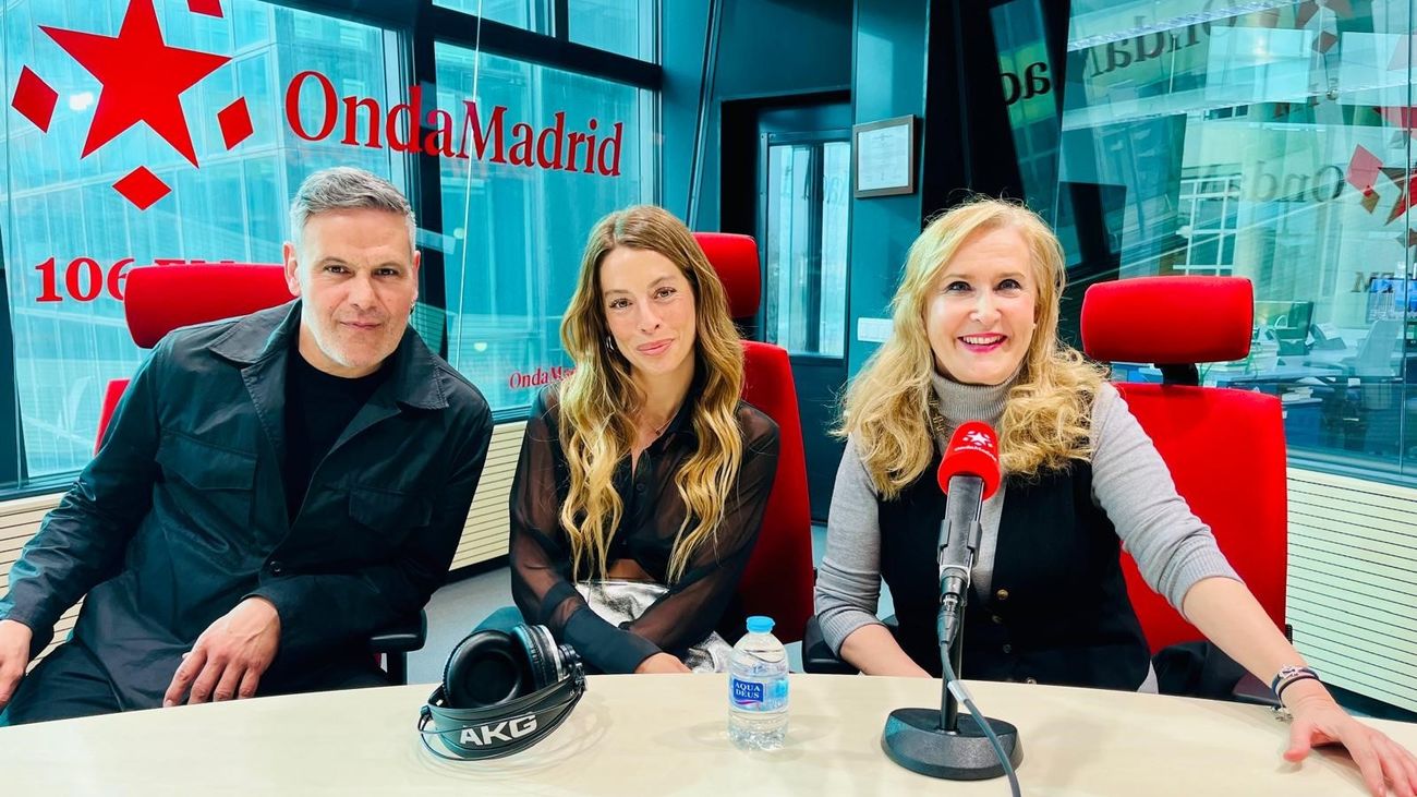 Roberto Enríquez y Belén Écija presentan la película 'Aves de corral'