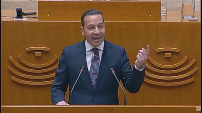 Los votos en contra de Vox, PSOE y Unidas por Extremadura tumban la investidura de María Guardiola