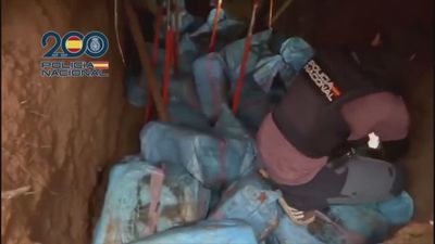 La Policía localiza un narcozulo en Marbella e interviene un depósito de armas de guerra en Algeciras