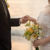 Los españoles confían en el matrimonio religioso, la monogamia y el amor sin sexo, según el CIS