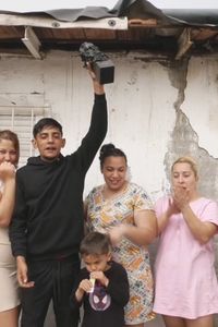 El Goya en la Cañada Real: Toni Fernández triunfa en los premios del cine y da visibilidad a su barrio