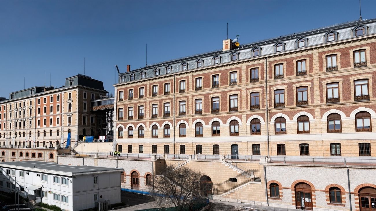 Edificio de Renfe junto a la estación de Atocha