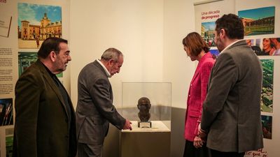 La vida y obra de Enrique Tierno Galván, protagonistas de una exposición en Conde Duque