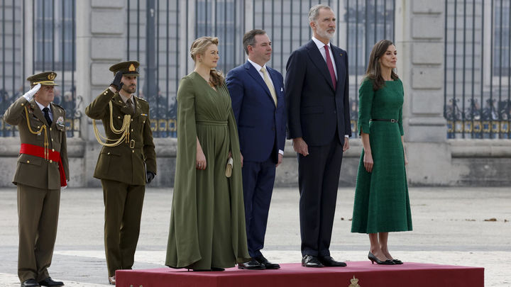 Los reyes reciben en el Palacio Real a los Grandes Duques de Luxemburgo en su primera visita oficial a España