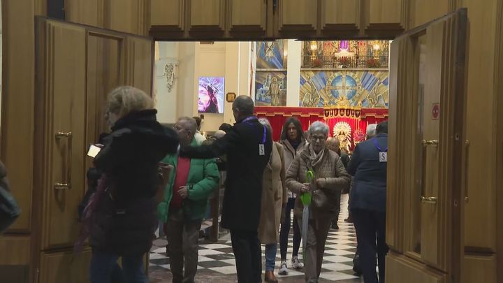 Miles de devotos se citan este viernes en el tradicional besapiés de Jesús de Medinaceli: "Pedimos lo de siempre, salud"