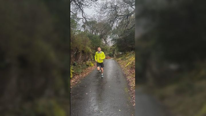 Un madrileño cruza corriendo Irlanda en un día por un fin solidario: "No lo hago por mí sino por algo más grande"