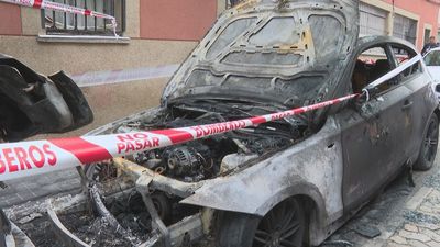 Investigan si fue intencionado el incendio de varios coches en Getafe