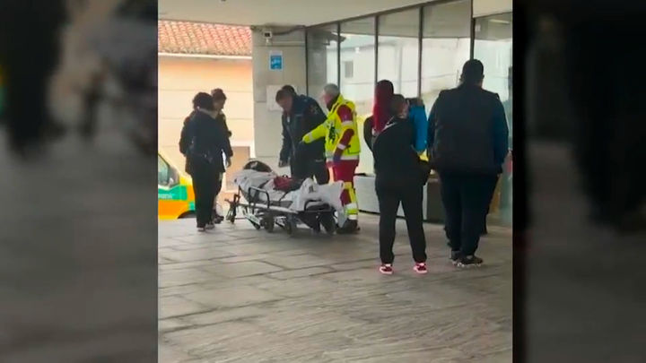 El policía local de Parla que lleva 14 días en huelga de hambre es trasladado al hospital tras sufrir un desvanecimiento