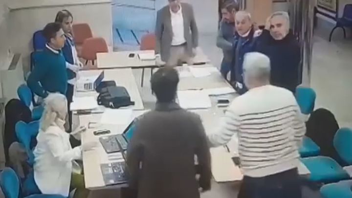 Dimite el concejal del PSOE de Aranjuez que arrojó un café a otro edil de Vox