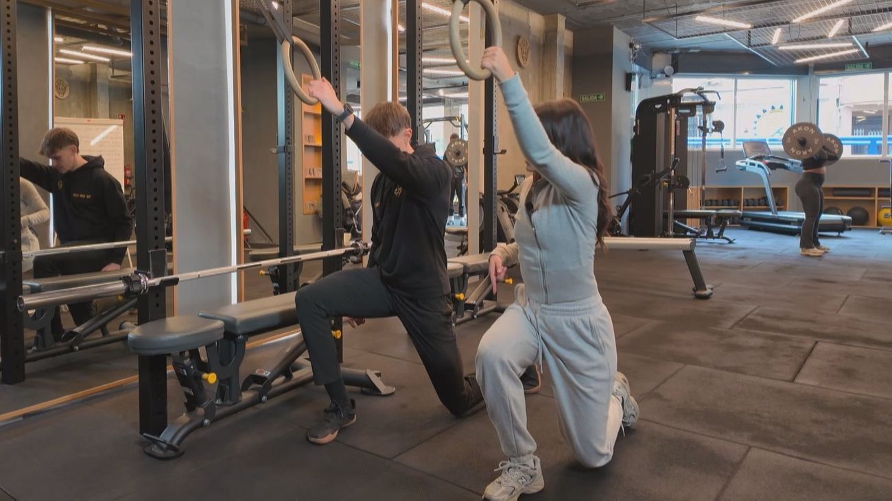 Entrenamiento en suspensión: 3 ejercicios con anillas para ejercitar tren inferior