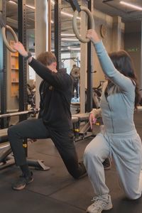 Entrenamiento en suspensión: 3 ejercicios con anillas para ejercitar tren inferior