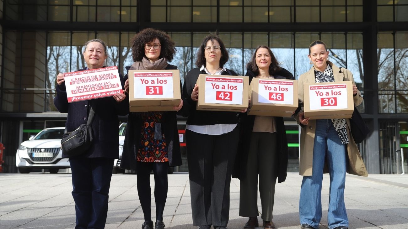 Mujeres con cáncer de mama registran 65.000 firmas para adelantar las mamografías a los 40 años