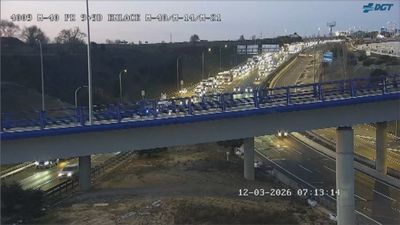 Un accidente en la M-40 en sentido A-2 provoca 8 kilómetros de retenciones