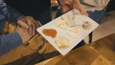 Colmado Cantabria: anchoas, vermut y tradición en el Mercado de la Cebada