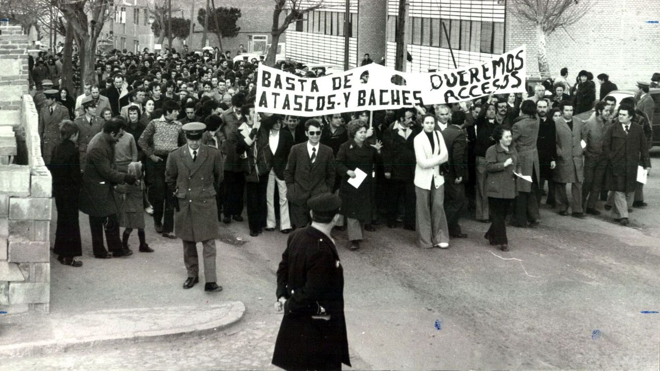 Protesta por los baches de la carretera de Canillas (Hortaleza), el 13 de marzo de 1976
