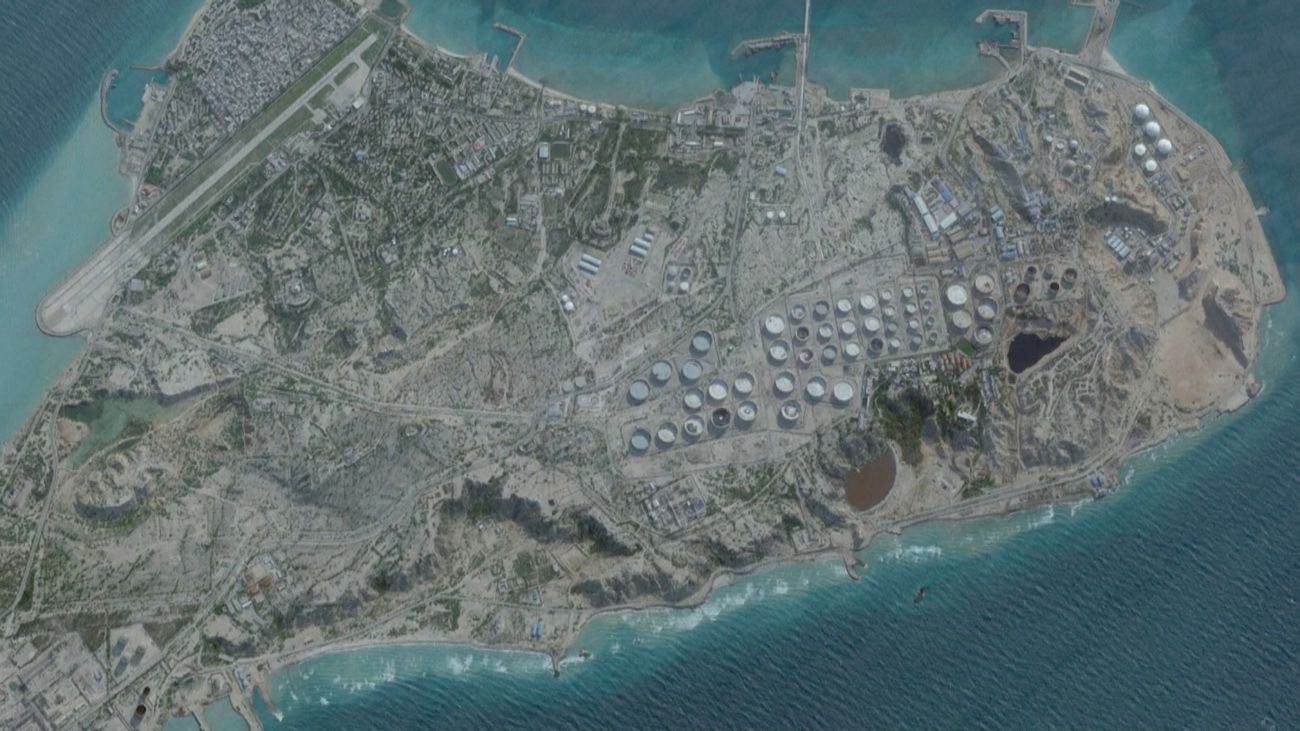 EEUU bombardea la isla de Jark, uno de los epicentros petroleros de Irán