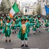 La 'Green' Vía se tiñó de verde para celebrar San Patricio