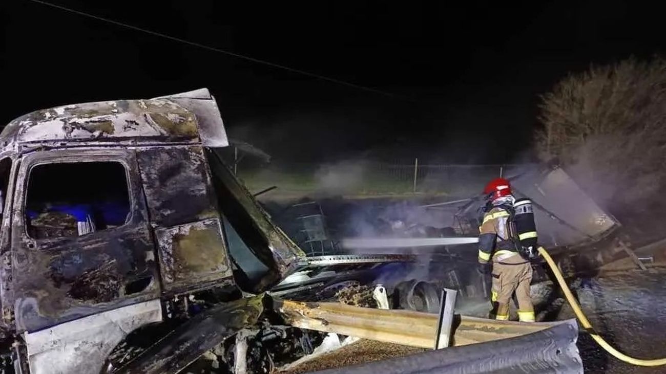 Camión accidentado en la A-2 en Arcos de Jalón (Soria).