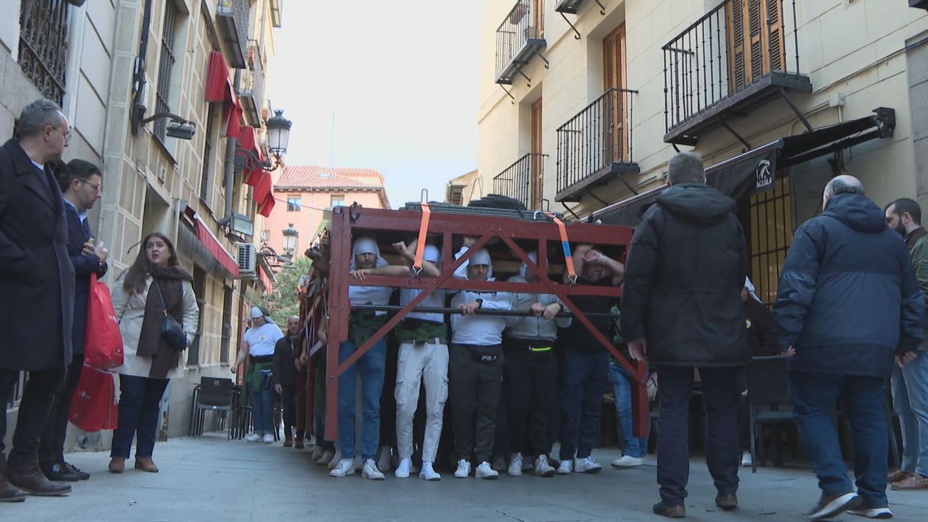 Los costaleros de Jesús del Gran Poder hacen su último ensayo por el centro de Madrid