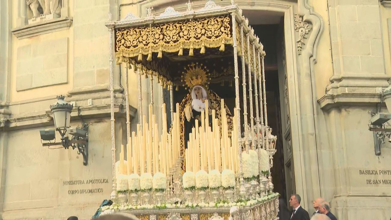 El montaje de palio de la Virgen de la Inmaculada ya está listo para la Semana Santa