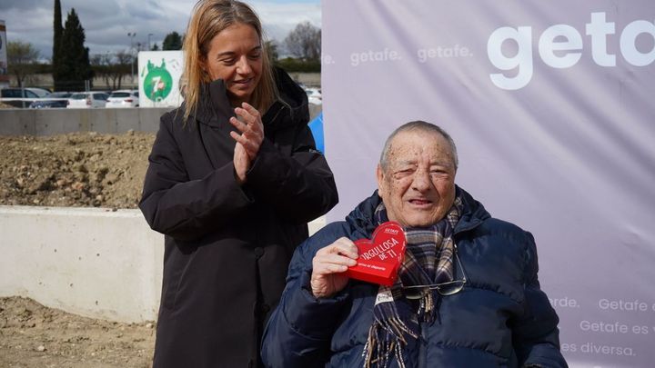 El histórico Gregorio Serrano pone la primera piedra y su nombre al nuevo campo de fútbol de Getafe