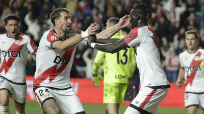 1-1. El Rayo Vallecano salva un punto en el último suspiro ante el Levante