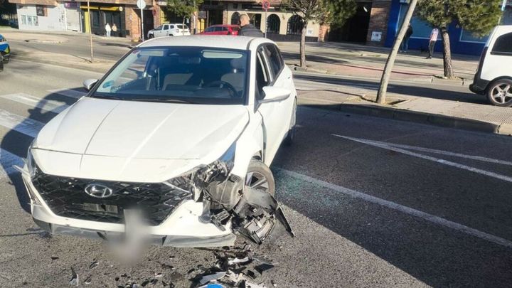 Embiste, ebrio, dos coches de policía de Coslada con una peligrosa fuga por las calles