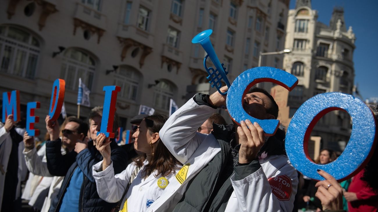 Intercambio de reproches en la Asamblea por la nueva huelga de médicos de Madrid