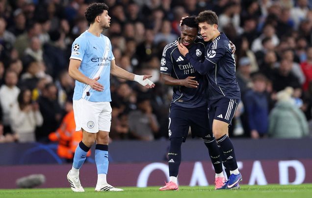 Vinicius y Guler ante el Manchester City / EFE