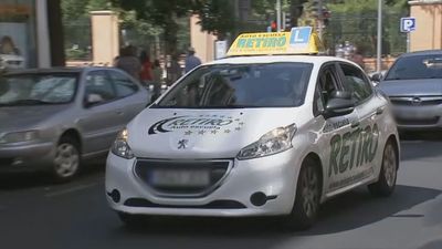 La escalada del precio del combustible amenaza a las autoescuelas: ¿subirán las tarifas de las clases?