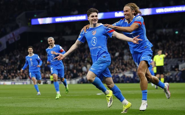 Julián Alvarez y Marcos Llorente / EFE