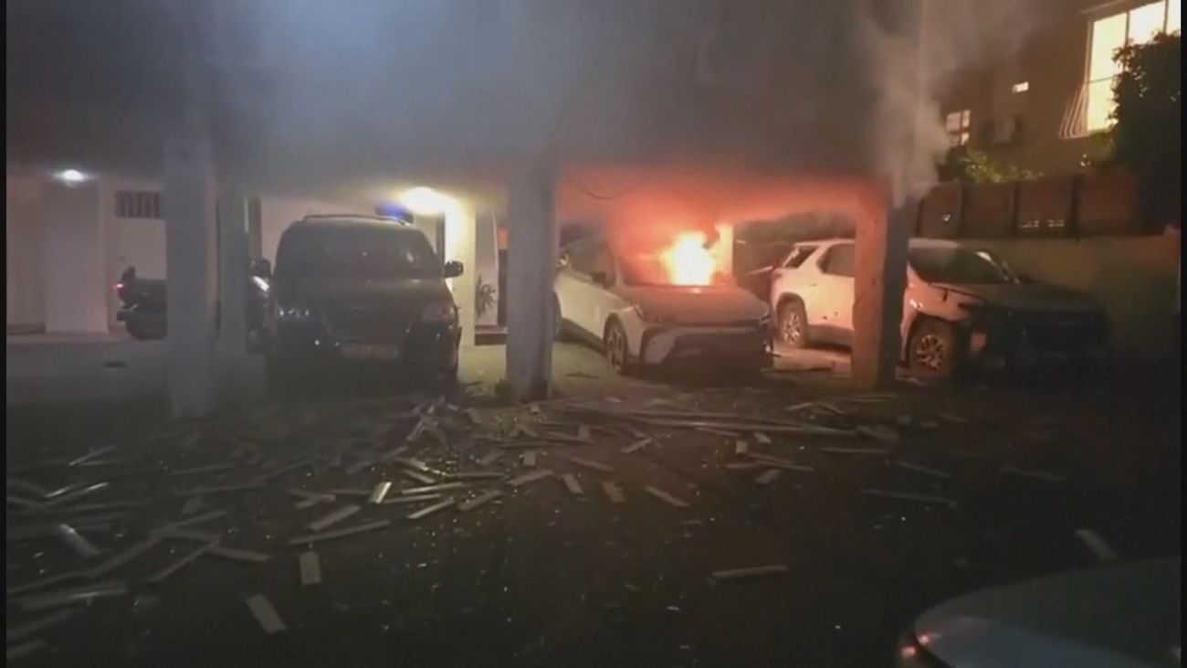 Irán confirma la muerte de Alí Lariyani y responde atacando Tel Aviv con misiles