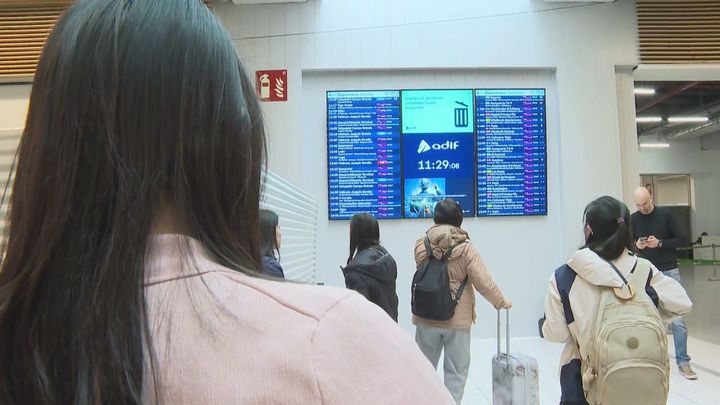 Paneles de información en la estación
