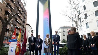 Madrid inaugura en Juan Bravo un monumento a los periodistas caídos por la libertad de expresión