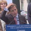 Una paloma 'atenta' contra el alcalde Almeida en plena inauguración en la calle Juan Bravo