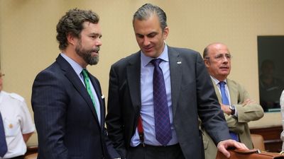 Crisis en Vox: críticos como Espinosa de los Monteros y Ortega Smith exigen un congreso extraordinario