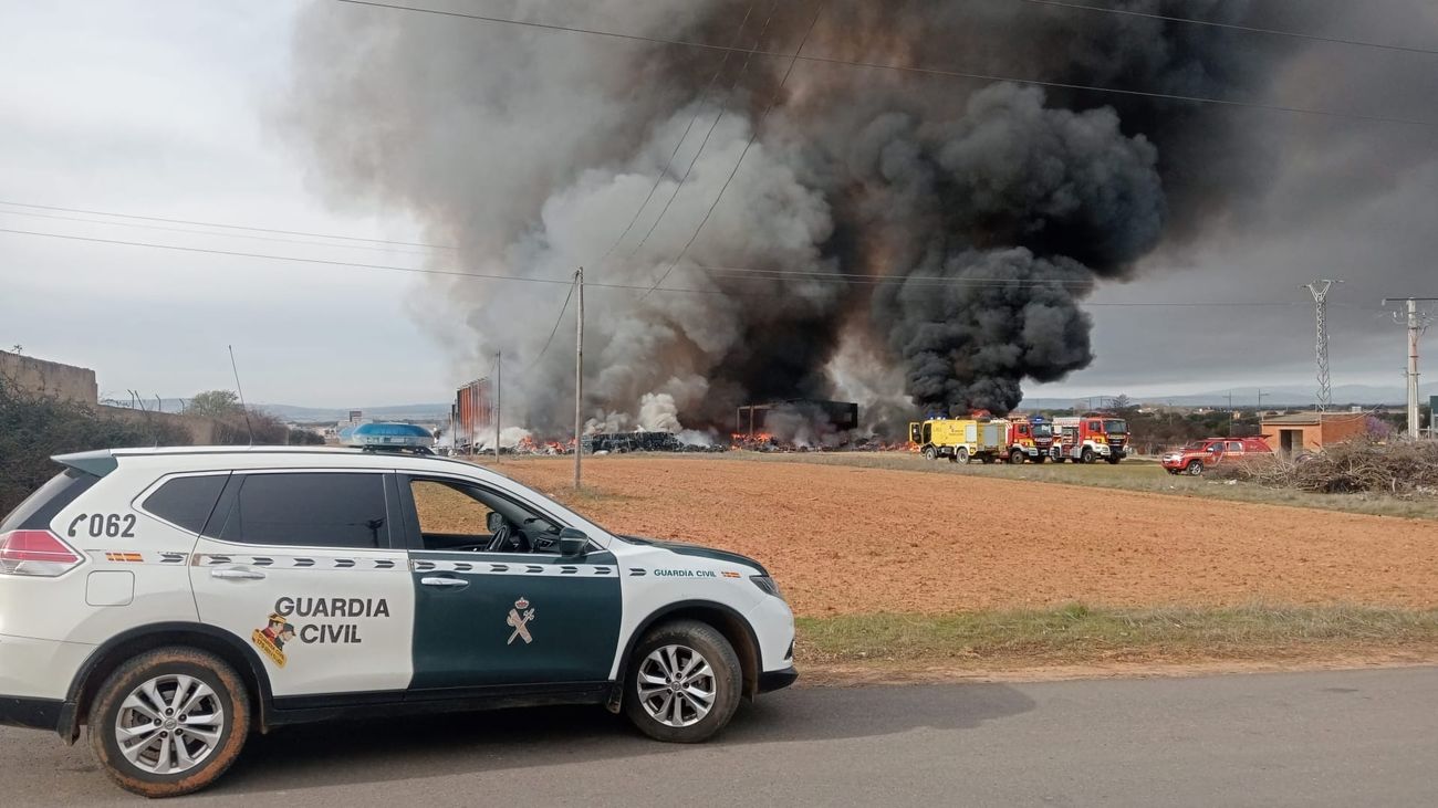 Incendio en una nave de plásticos en La Bañeza