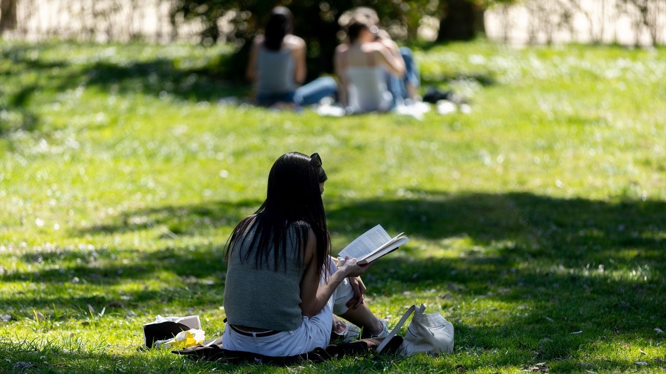 La primavera llega a Madrid con cambio de hora y aviso de la AEMET: más calor, pero con días inestables y lluvias