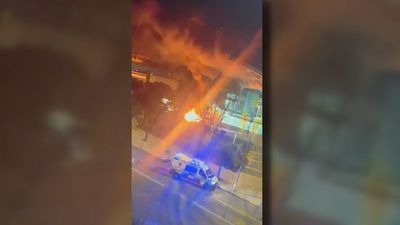 Un incendio en un asentamiento ilegal alarma a los vecinos de Entrevías