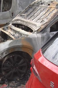 Ocho coches calcinados en un incendio en Fuenlabrada