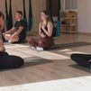 El yoga aéreo llega a San Sebastián de los Reyes: fuerza, equilibrio y flexibilidad suspendidos en el aire