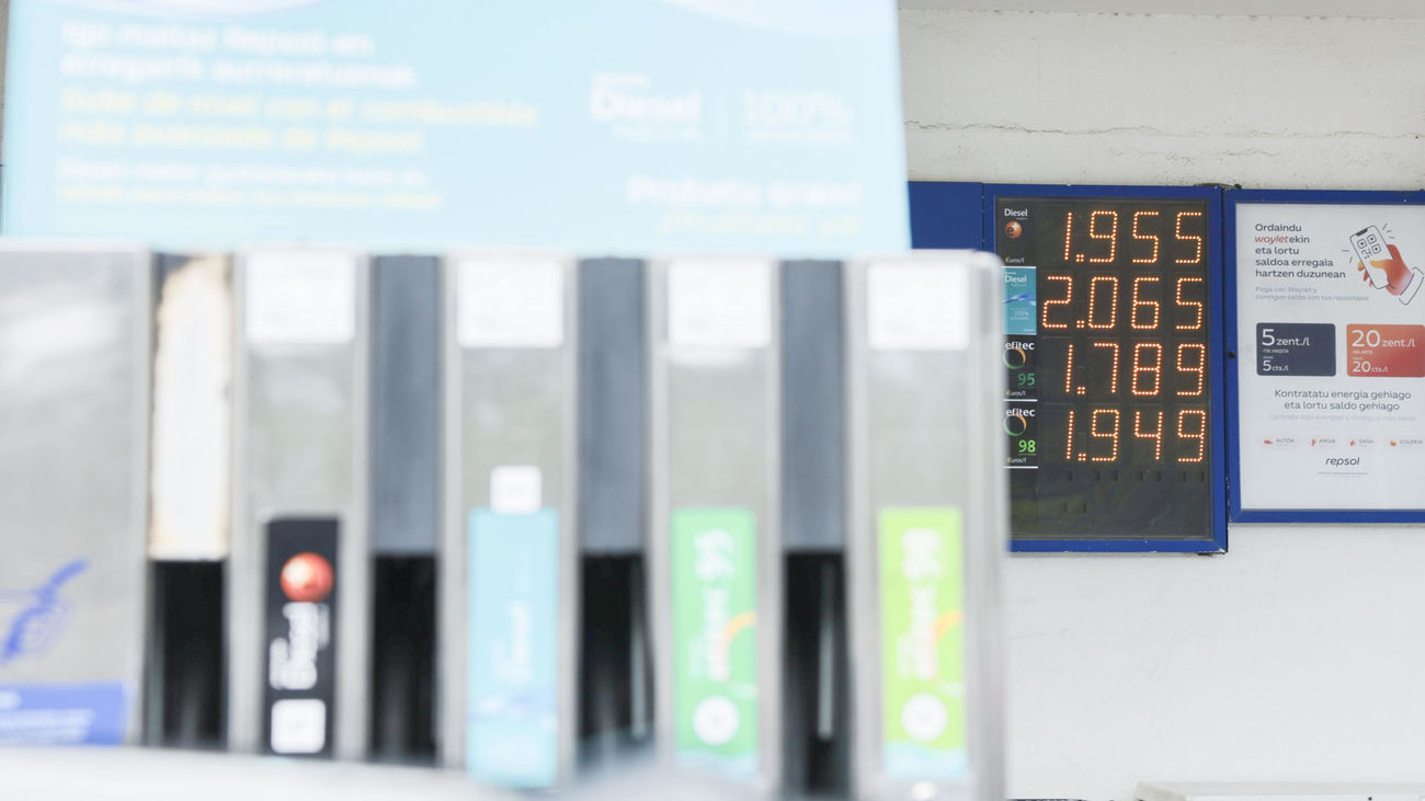 Precios del combustible en una gasolinera