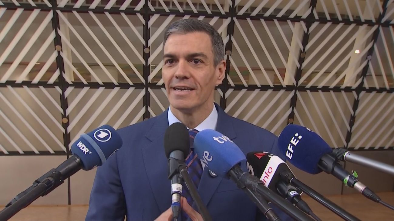 Sánchez aparca los Presupuestos porque "lo urgente" son las medidas contra la guerra y Feijóo le dice que el suyo es un "gobierno zombi"