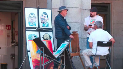 Madrid sortea cinco plazas para pintores en la Plaza Mayor: seis aspirantes para solo cinco puestos