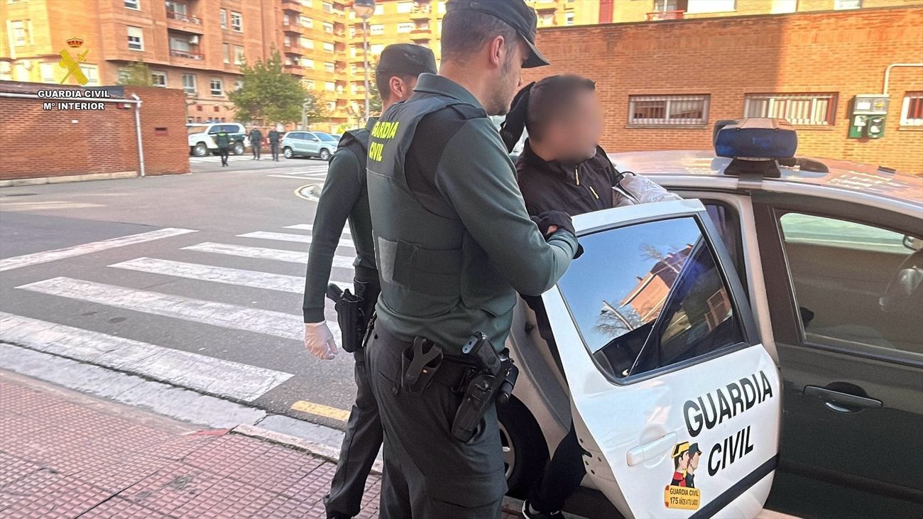 Detención en La Rioja de un varón por violencia de género tras arrojarse su pareja por una ventana