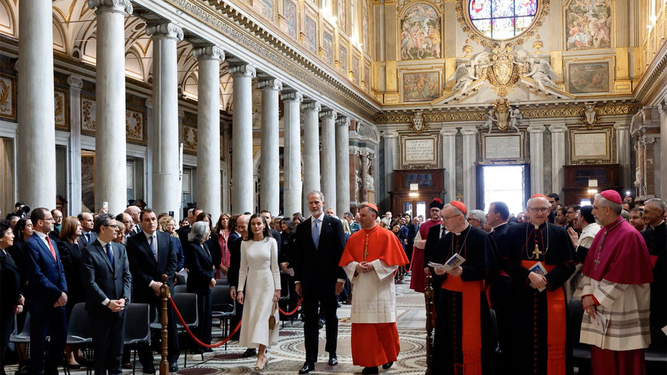 El Rey toma posesión como protocanónigo de la Basílica de Santa María la Mayor y llama a ser "faro de concordia"