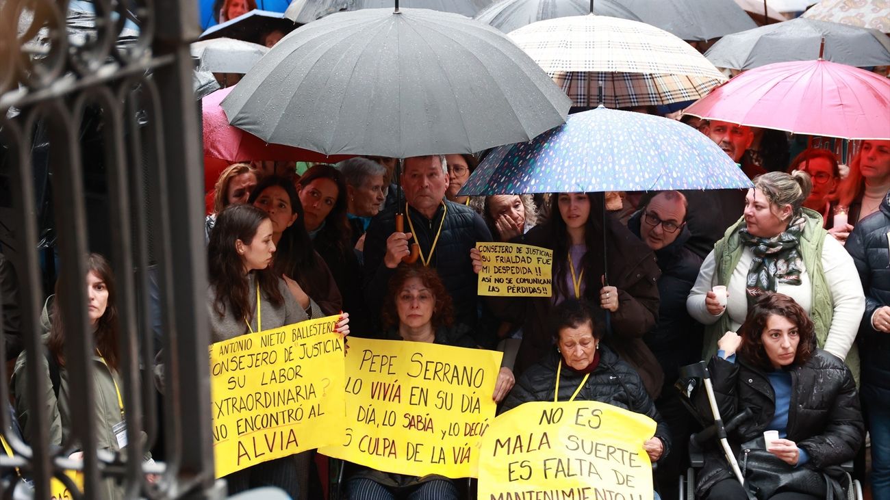 Las víctimas del accidente de Adamuz se manifiestan en Huelva bajo el lema "Memoria, verdad y justicia"