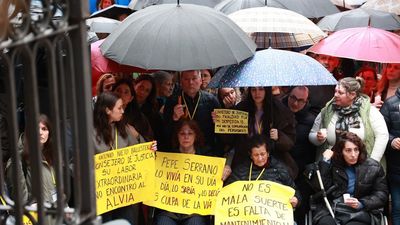 Las víctimas del accidente de Adamuz se manifiestan en Huelva bajo el lema "Memoria, verdad y justicia"